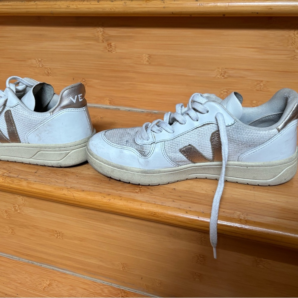 Veja sneaker size 8